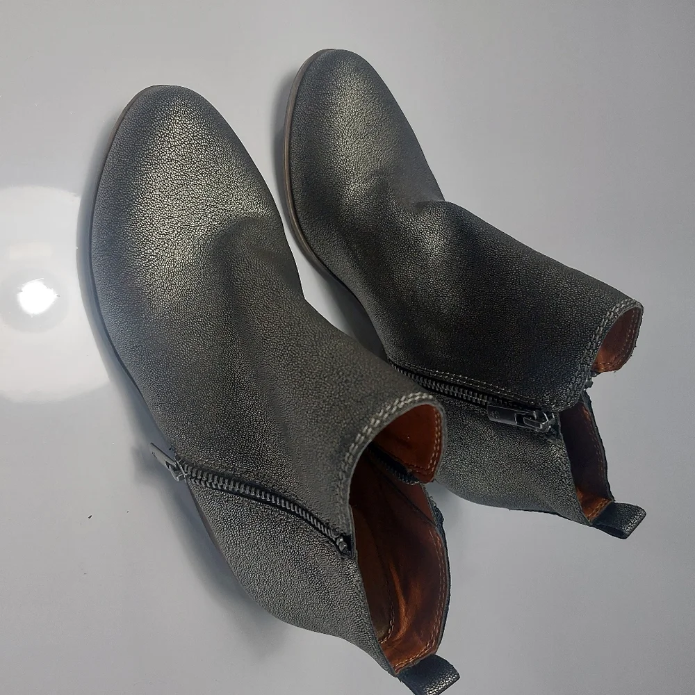 LUCKY BRAND Metallic Ankle Boots Size 4M Girls